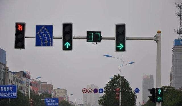 红灯可以右转，为什么还是扣了6分？